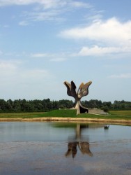 Jasenovac 7 spomenik Cvet