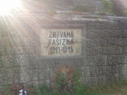 Stara Gradiska 8 spomenik zrtvama logora